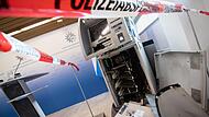 In Bayern wurden 2022 bereits 32 Geldautomaten gesprengt – so viele, wie niemals zuvor. Innenminister Joachim Herrmann (CSU) verlangt nun von den Banken einen besseren Schutz. In Bayern wurden 2022 bereits 32 Geldautomaten gesprengt – so viele, wie niemals zuvor. Innenminister Joachim Herrmann (CSU) verlangt nun von den Banken einen besseren Schutz.