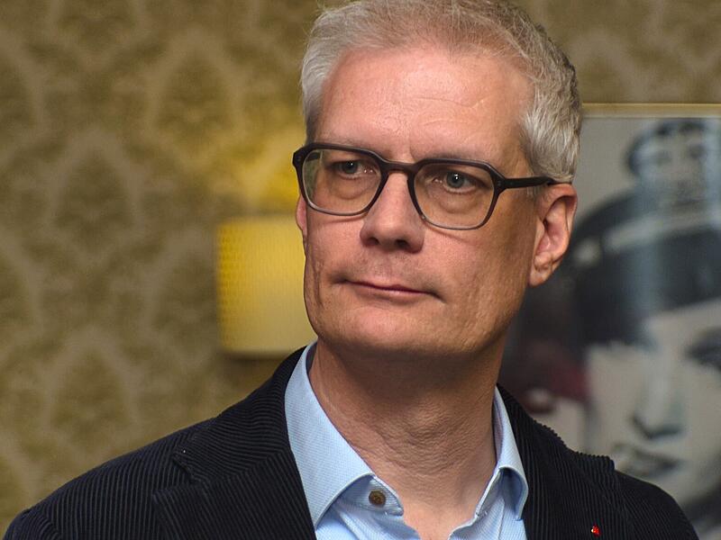 Stichwahl Forchheim - KirschsteinForchheim & Fränkische Schweiz Lange Gesichter bei der SPD: Uwe Kirschstein schafft es nicht, sich in der OB-Stichwahl gegen CSU-Kandidatin Martina Hebendanz durchzusetzen. Nach zehn Jahren wird er sein Amt bald abgeben müssen.