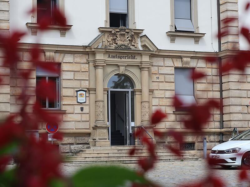 Ein Forchheimer soll seinen Nachbarn angez&uuml;ndet haben. Jetzt ist am Amtsgericht Forchheim das Urteil gefallen.