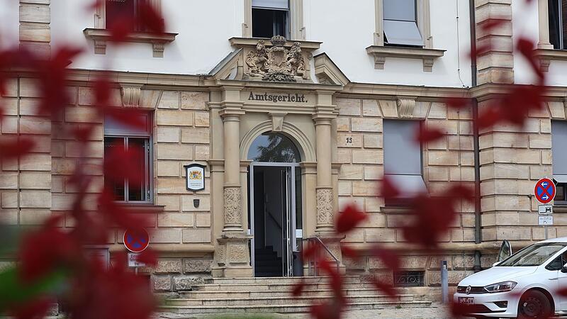 Ein Forchheimer soll seinen Nachbarn angez&uuml;ndet haben. Jetzt ist am Amtsgericht Forchheim das Urteil gefallen.