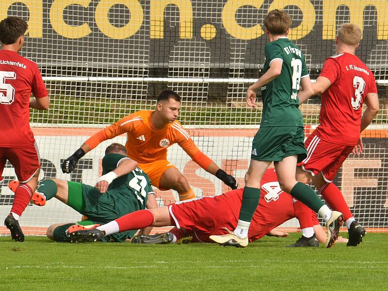 Rico Nassel trifft zum 1:0 für die Friesener in Lichtenfels. Rico Nassel trifft zum 1:0 für die Friesener in Lichtenfels.