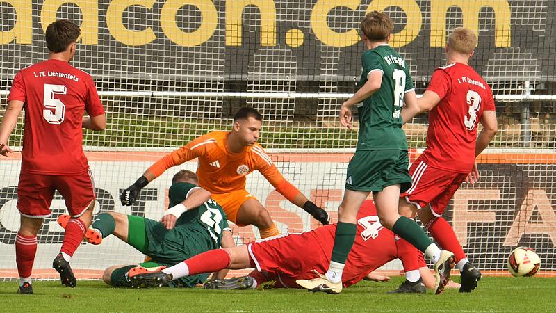 Rico Nassel trifft zum 1:0 f&uuml;r die Friesener in Lichtenfels.