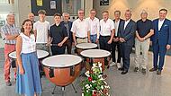Freudige Gesichter bei der Übergabe. Hubertus Baumann Freudige Gesichter bei der Übergabe. Hubertus Baumann
