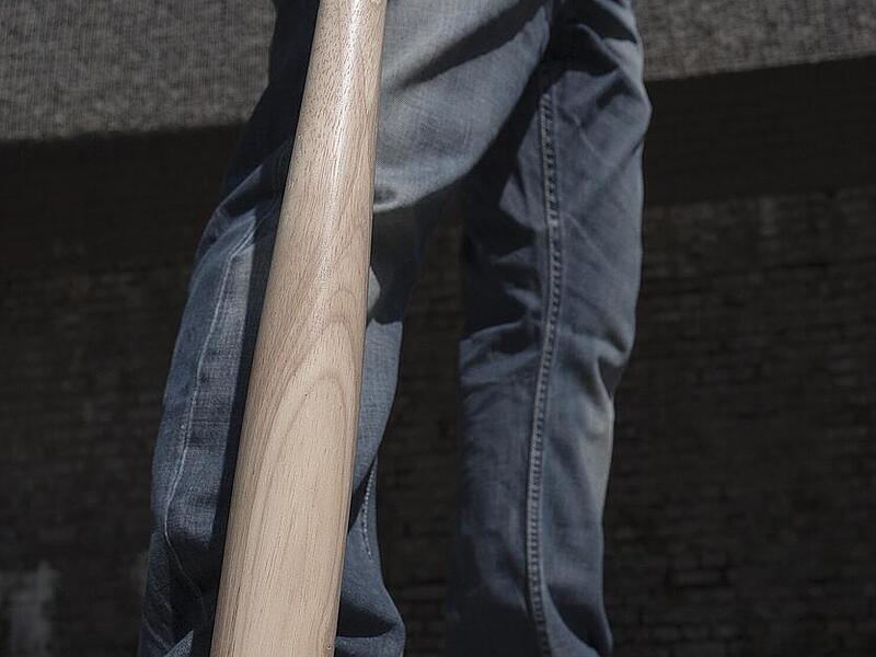 Betrunkener (37) mit Baseballschl&auml;ger bedroht - starrte zwei Frauen zu lange an