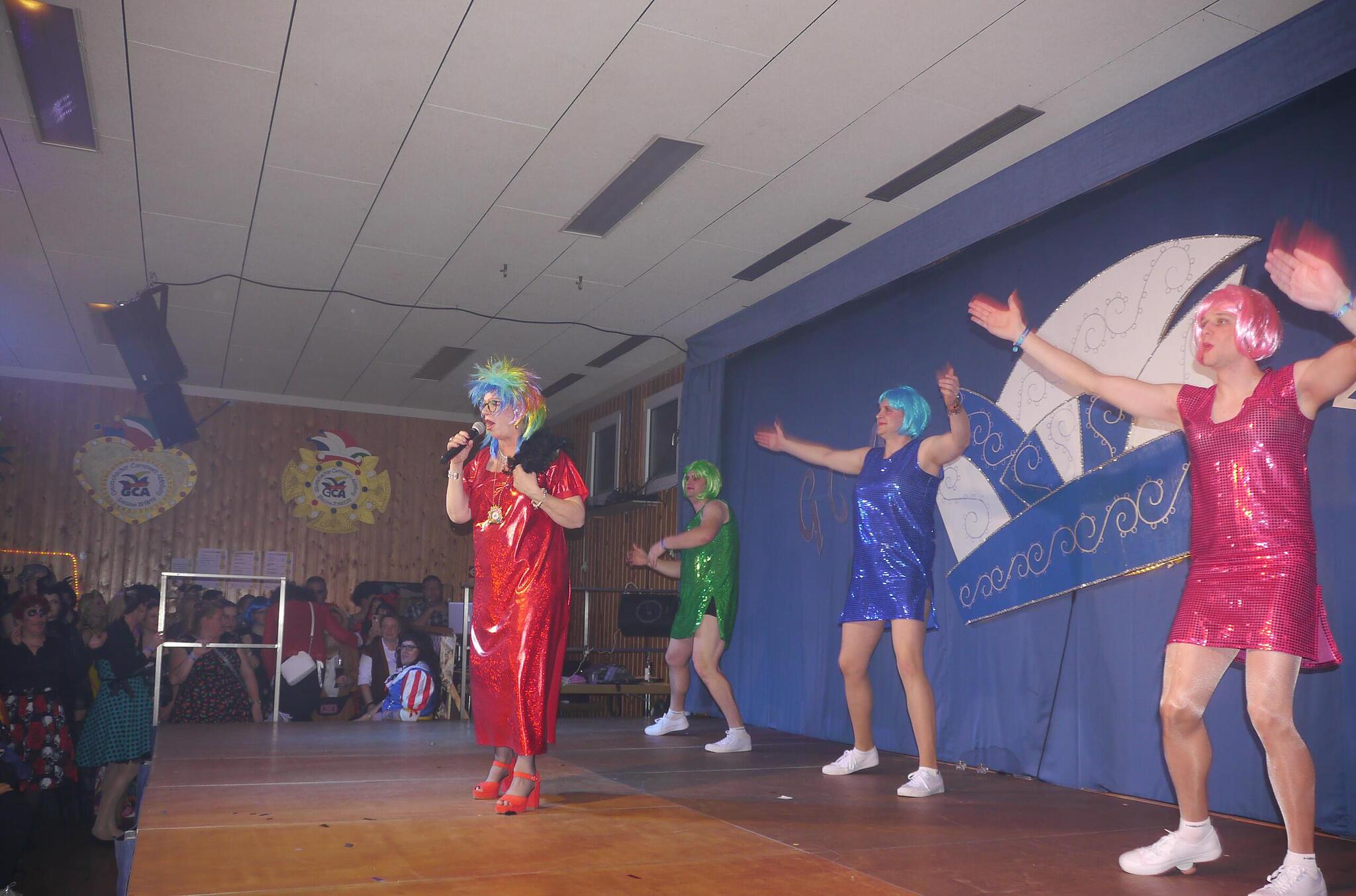 beim-weiberfasching-in-gauaschach-war-einiges-geboten