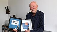 Der Bamberger Künstler Peter W. Gruber löst Alltagsgegenstände auf ihrem ursprünglichen Gebrauchszusammenhang heraus und präsentiert sie im Kunstkontext.