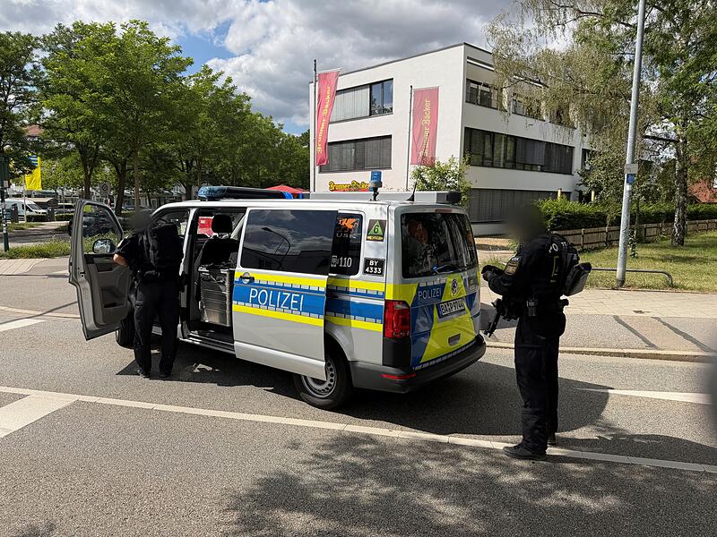 Geiselnahme in Regensburger Bank - Mensch in Lebensgefahr Geiselnahme in Regensburger Bank - Mensch in Lebensgefahr