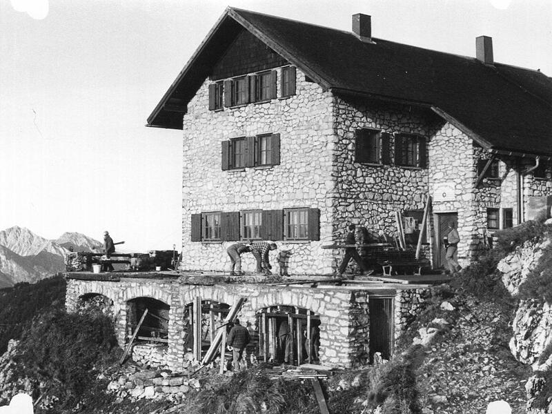 Neubau der Terrasse 1995. Die Arbeiten erfolgten stets in Eigenleistung.