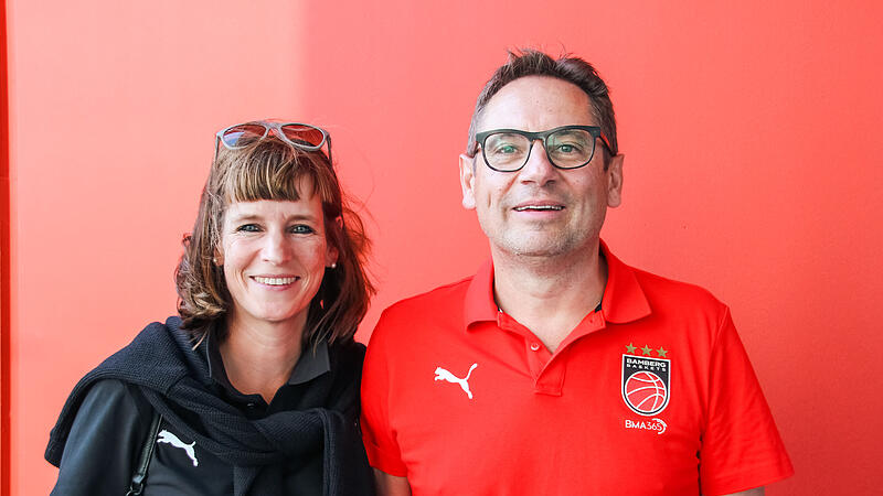 Verena und Stefan Schraner sind seit 2023 Gesellschafter der Bamberg Baskets und längst selbst Teil der „roten Wand“. Verena und Stefan Schraner sind seit 2023 Gesellschafter der Bamberg Baskets und längst selbst Teil der „roten Wand“.