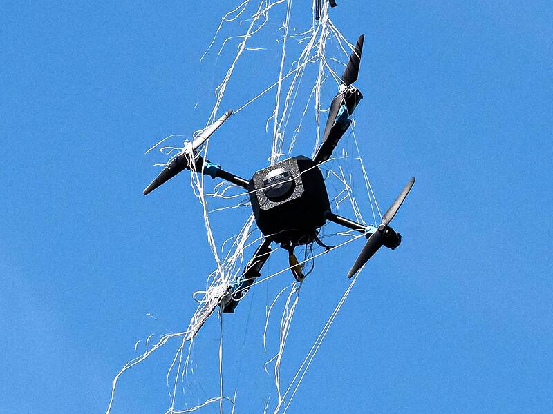 Das Drohnen-Start-up Argus Interception entwickelt Abfangdrohnen mit Netztechnik. Die Bundeswehr nutzt diese Technik bereits, investiert einer Studie zufolge allerdings zu wenig in innovative Systeme. Das Drohnen-Start-up Argus Interception entwickelt Abfangdrohnen mit Netztechnik. Die Bundeswehr nutzt diese Technik bereits, investiert einer Studie zufolge allerdings zu wenig in innovative Systeme.