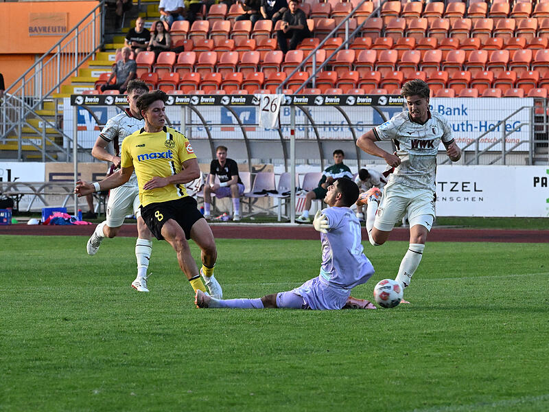 Sport Fu&szlig;ball Saison 2026 / 2027 Regionalliga Bayern 01. Spieltag Freitag 24.07.2026 Spielort Hans-Walter-Wild-Stadion Bayreuth  Spielbeginn 19.00 h  SpVgg Bayreuth  gegen FC Augsburg II Halbzeitergebnis 1:0 Endstand 3:0 Chance f&uuml;r Patrick Scheder - all