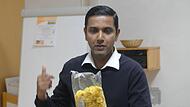 Zum Probieren hatte Joseph Puthenchira Bananenchips zur Kolpingsfamilie Herzogenaurach mitgebracht. Zum Probieren hatte Joseph Puthenchira Bananenchips zur Kolpingsfamilie Herzogenaurach mitgebracht.