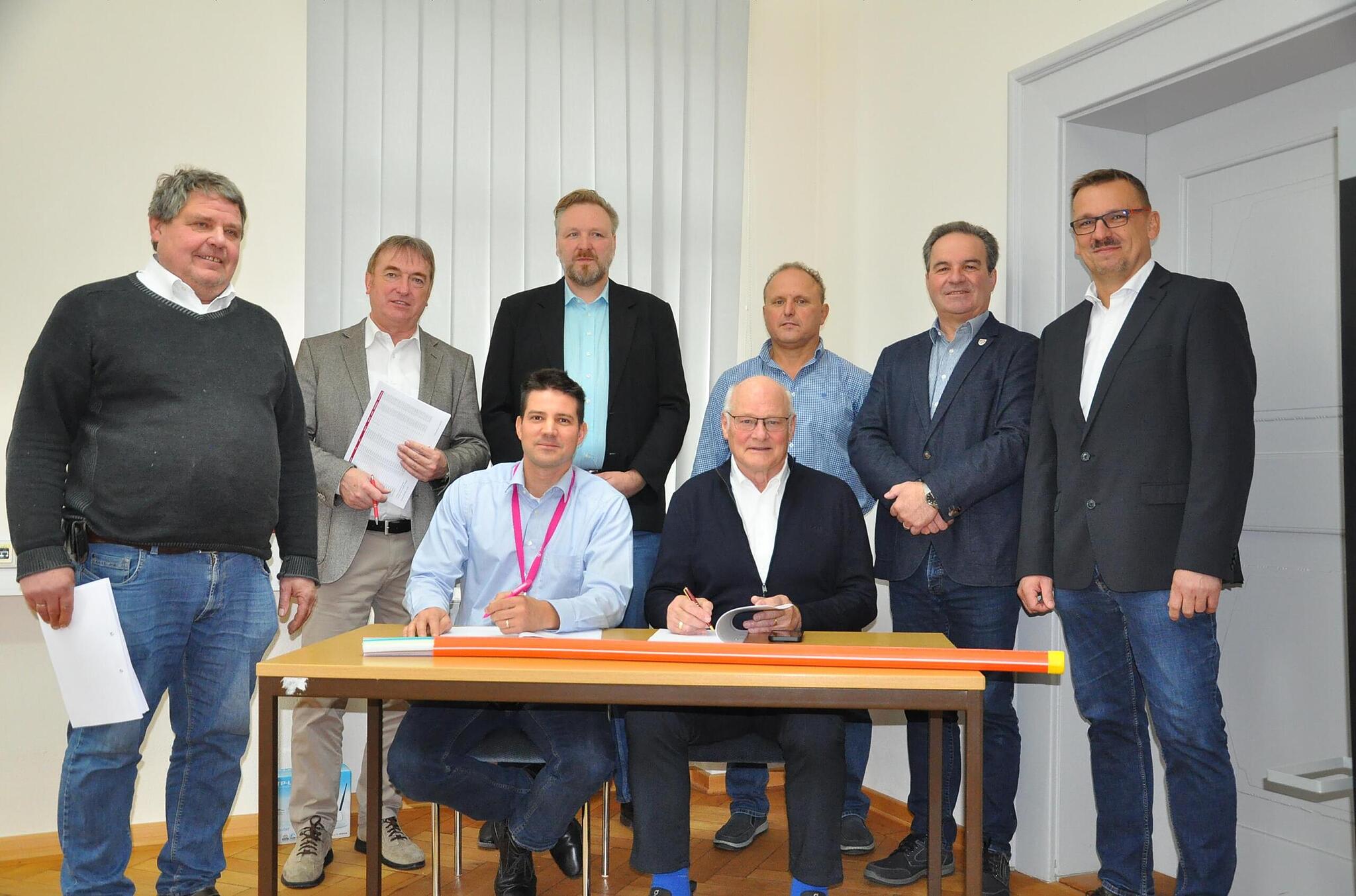 In Hofheim führt bald Glasfaser zu jedem Privat und