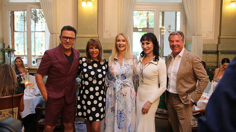 Stars der Volksmusik und des Schlagers  im Grandhotel Kaiserhof Victoria: Musiker Stefan Mross, die Sängerin Ireen Sheer, Kristina Bach und Anna-Maria Kaufmann sowie Sänger Patrick Lindner.