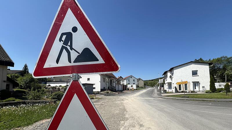 Baustellen prägen das Ortsbild in Wildflecken. Daran wird sich in den kommenden Monaten nichts ändern. Besonders in Sachen Trinkwasserversorgung und Abwasserbeseitigung wird die Gemeinde aktiv. Baustellen prägen das Ortsbild in Wildflecken. Daran wird sich in den kommenden Monaten nichts ändern. Besonders in Sachen Trinkwasserversorgung und Abwasserbeseitigung wird die Gemeinde aktiv.