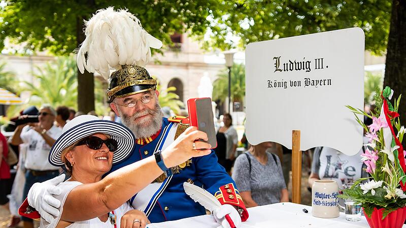 Gelegenheiten f&uuml;r ein Erinnerungsfoto mit den historischen Pers&ouml;nlichkeiten gibt es an Rakoczy viele. Wer wissen will wann und wo, erf&auml;hrt das  im Rakoczy -ABC unter V wie Vorstellung der Historischen.