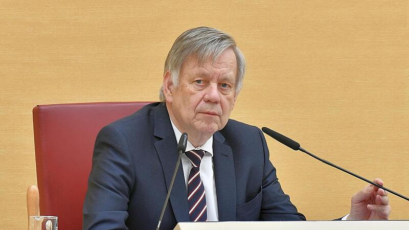 Karl Freller, Erster Landtagsvizepr&auml;sident und ehemaliger Religionslehrer h&auml;lt die Festpredigt beim 370. Coburger Friedensdank.