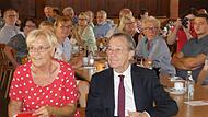 Franz Müntefering zog die Feier in Maroldsweisach einer Wahlkampf-Großveranstaltung in Bochum vor.Die ehemalige Vizepräsidentin des Deutschen Bundestages, Susanne Kastner, wurde zum Vorstandsmitglied ehrenhalber im SPD-Kreisverband Haßberge ernannt.