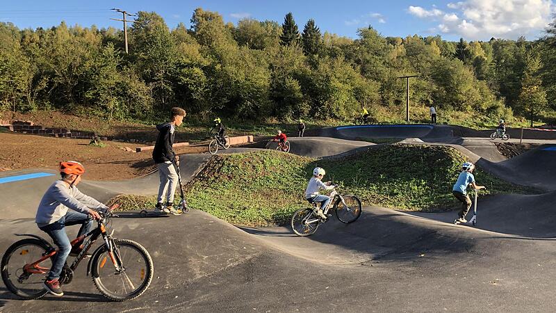 Oberleichtersbach macht sich Gedanken &uuml;ber ein Freizeitareal f&uuml;r die Jugend. Als gelungenes Beispiel  wurde der Pumptrack in Wildflecken genannt.