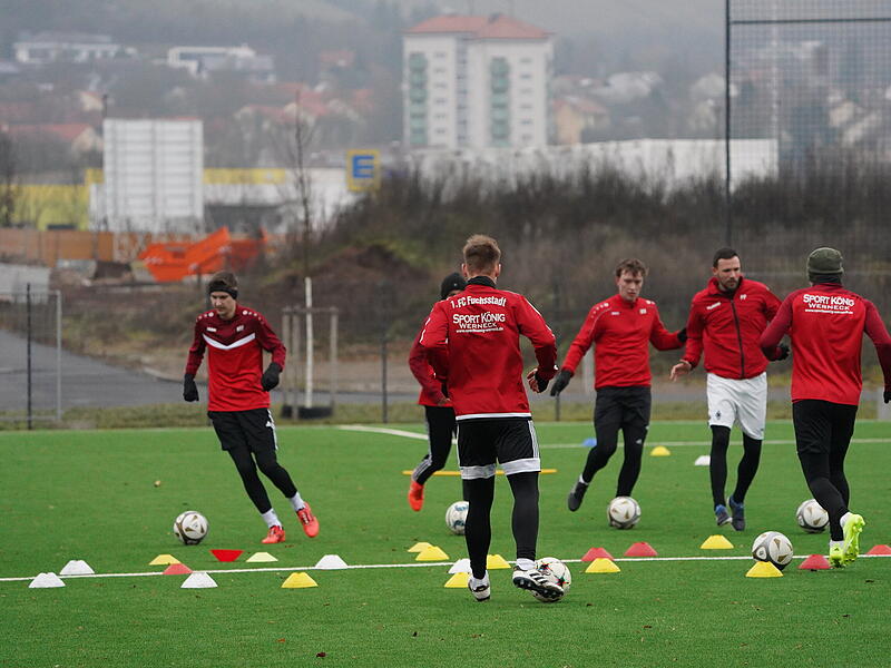 Der Kunstrasenplatz in Hammelburg ist hei&szlig; begehrt