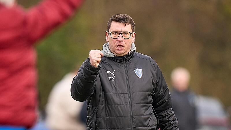 Kann Thomas Roka in Gro&szlig;schwarzenlohe die Siegerfaust ballen? Seine Brucker k&auml;mpfen gegen den Abstieg aus der Landesliga Nordost.