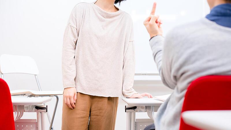 Wann ist es noch Respektlosigkeit gegen&uuml;ber Lehrkr&auml;ften, wann bereits Gewalt?
