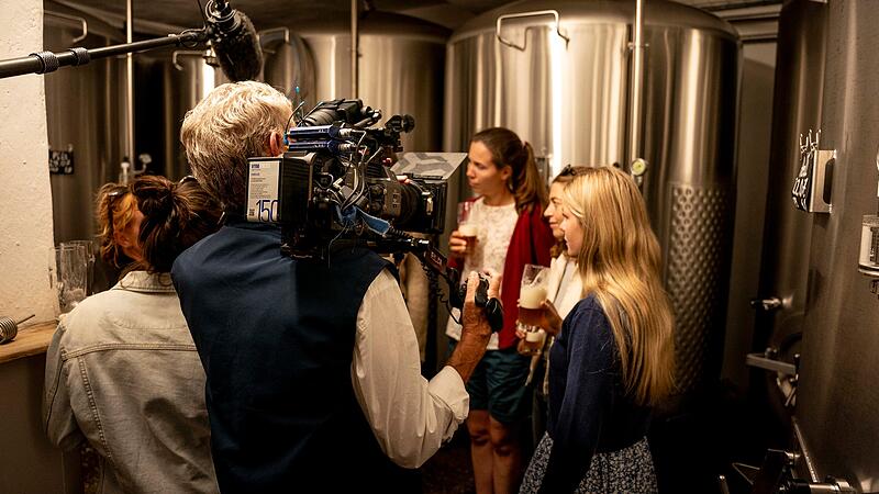 Landfrauenküche 2024 zu Gast in GräfenbergBrauerei Friedmann bei Landfrauenküche Hier im Lagerkeller der Brauerei entsteht nicht nur spannendes Fernsehen, sondern auch leckeres Bier.