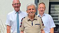 Unser Bild zeigt August Knoblach an seinem 90. Geburtstag mit Vize-Landrat Thomas Stadelmann (links) und Bürgermeister Andreas Fösel (rechts). Günther Geiling Unser Bild zeigt August Knoblach an seinem 90. Geburtstag mit Vize-Landrat Thomas Stadelmann (links) und Bürgermeister Andreas Fösel (rechts). Günther Geiling