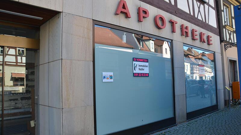 Die ehemalige Beyschlagsche Apotheke in Herzogenaurach ist seit zwei Jahren geschlossen. Die ehemalige Beyschlagsche Apotheke in Herzogenaurach ist seit zwei Jahren geschlossen.