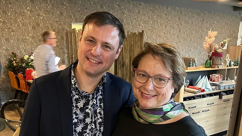 Die Seniorchefin Margot Wächter hat die Geschäftsleitung ihres Betriebes an ihren Sohn Alexander übergeben. Die Seniorchefin Margot Wächter hat die Geschäftsleitung ihres Betriebes an ihren Sohn Alexander übergeben.