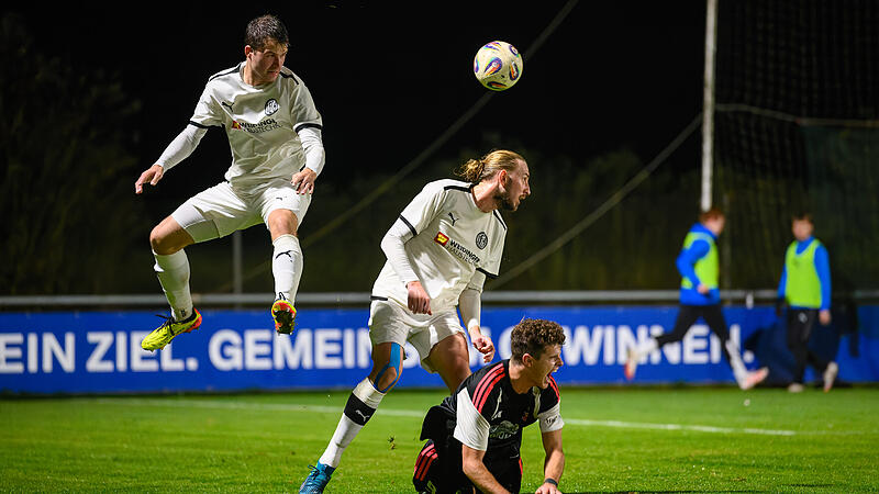 Nach Kr&auml;ften wehrten sich die Pumas um Tom Galasek (links) und William Rahe. Doch Gro&szlig;schwarzenlohe hatte auch ohne Tore von Timo Kr&auml;ftner die Nase vorne.