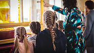 Touren wie solche sollen Standard werden: Mit ihrem neuen Kulturprojekt will die Stadt Forchheim allen Grundschulkindern städtische Kultureinrichtungen näher bringen.Forchheim & Fränkische Schweiz Touren wie solche sollen Standard werden: Mit ihrem neuen Kulturprojekt will die Stadt Forchheim allen Grundschulkindern städtische Kultureinrichtungen näher bringen.