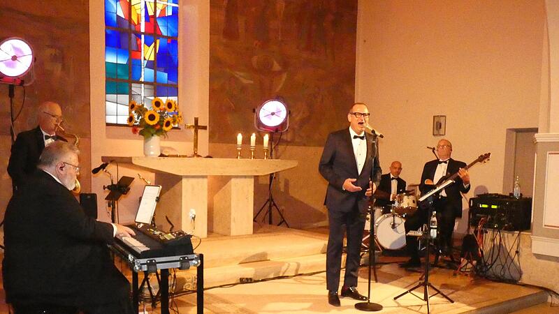 Volker Heißmann bot mit dem Pavel-Sandorf-Quartett das außergewöhnliche Kirchenkonzert „Introitus Interruptus“.