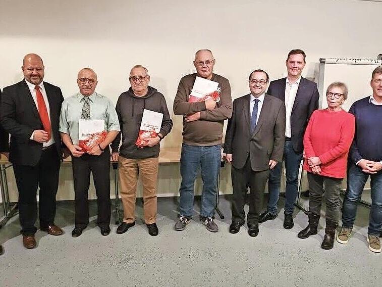 Karl Deusel, Andreas Kaiser und Harald Marsing (Bildmitte) wurden f&uuml;r 200 Blutspenden vom BRK ausgezeichnet.