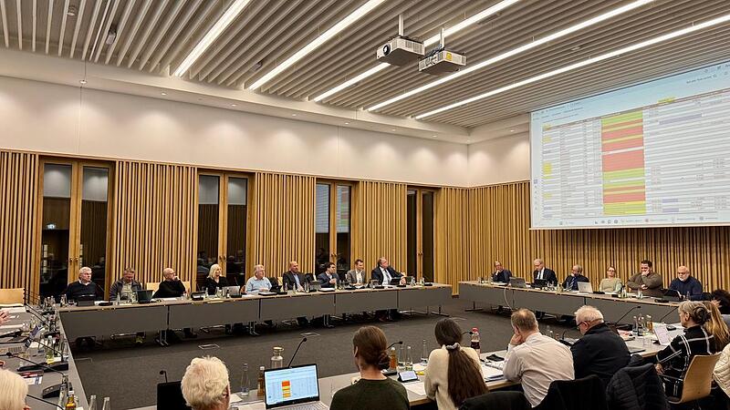 Im Stadtrat sind noch nicht alle zufrieden mit der Umsetzung der vereinbarten Wiederbesetzungssperre.