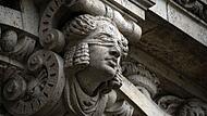Justitia an der Fassade des Landgerichts Bamberg Justitia an der Fassade des Landgerichts Bamberg