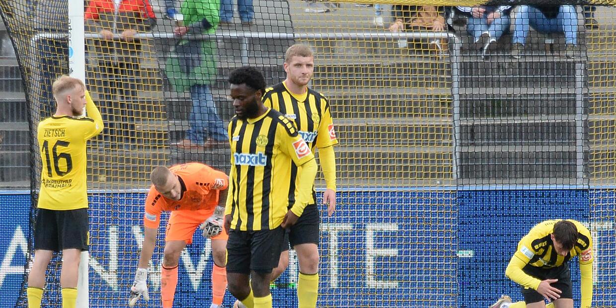 Fußball, Regionalliga SpVgg Bayreuth verliert gegen die Würzburger Kickers
