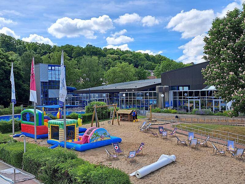 Schwimmbad, Gr&uuml;nfl&auml;che, Freibad