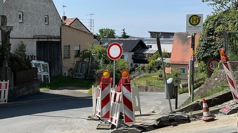 Hier sollte es eigentlich kein durchkommen geben: Eigentlich ist die Hutstraße gesperrt, doch derzeit kann der Verkehr immer noch passieren. Warum das so ist.Forchheim & Fränkische Schweiz Hier sollte es eigentlich kein durchkommen geben: Eigentlich ist die Hutstraße gesperrt, doch derzeit kann der Verkehr immer noch passieren. Warum das so ist.