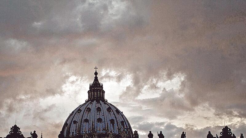 Es braut sich etwas zusammen: Während die katholische Kirche in Italien Untersuchungsberichte ablehnt, macht sich ein Verein für die Aufklärung des sexuellen Missbrauchs durch Kleriker stark.