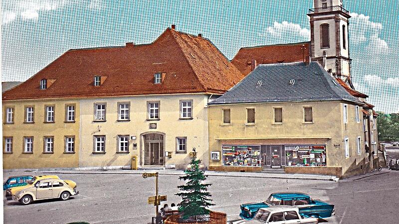 Das Postamt (Haus hellgelb in der Mitte) war das Ziel zweier Posträuber aus Nürnberg (Foto um 1974). Repros: Siegfried Sesselmann Das Postamt (Haus hellgelb in der Mitte) war das Ziel zweier Posträuber aus Nürnberg (Foto um 1974). Repros: Siegfried Sesselmann