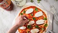 Bei einer selbstgemachten Pizza wei&szlig; man, was drin ist.