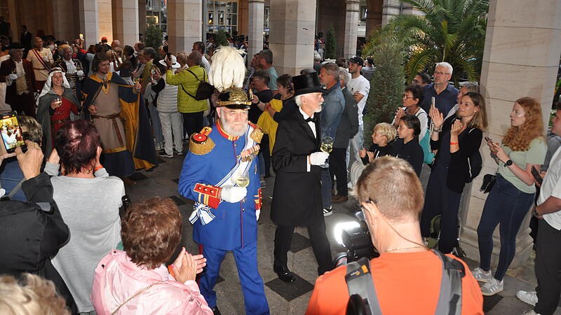 Rakoczy 2024: Festball -Polonaise mit den historischen Persönlichkeiten.Rakoczy-Fest 2024: Samstag_2024 Rakoczy 2024: Festball -Polonaise mit den historischen Persönlichkeiten.