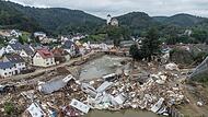 Das Bild aus Altenahr-Kreuzberg macht das ganze Ausmaß der Flutkatastrophe im Juli 2021 deutlich.