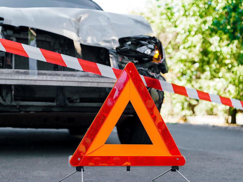 Unfall, Auto, Warndreieck,  Absperrung