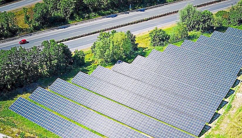 Nahe Zapfendorf und Unterleiterbach werden bald Photovoltaikanlagen neben der Autobahn gebaut. Stadtwerke Forchheim Nahe Zapfendorf und Unterleiterbach werden bald Photovoltaikanlagen neben der Autobahn gebaut. Stadtwerke Forchheim