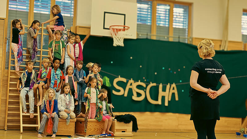 Johanna Knefelkamp präsentiert mit der 2a der Martinschule ein Stück. Johanna Knefelkamp präsentiert mit der 2a der Martinschule ein Stück.
