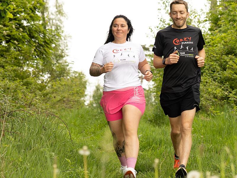 Sind laufend im Frankenwald unterwegs: Christine Kremer und Johannes Haueis. Sind laufend im Frankenwald unterwegs: Christine Kremer und Johannes Haueis.