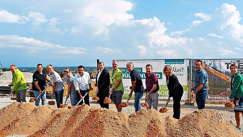 Spatenstich: Jetzt kann gebaut werden.Elke Pieger Spatenstich: Jetzt kann gebaut werden.Elke Pieger