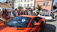 Supersportwagen auf Kopfsteinpflaster - hier kommen Autofans voll auf ihre Kosten.